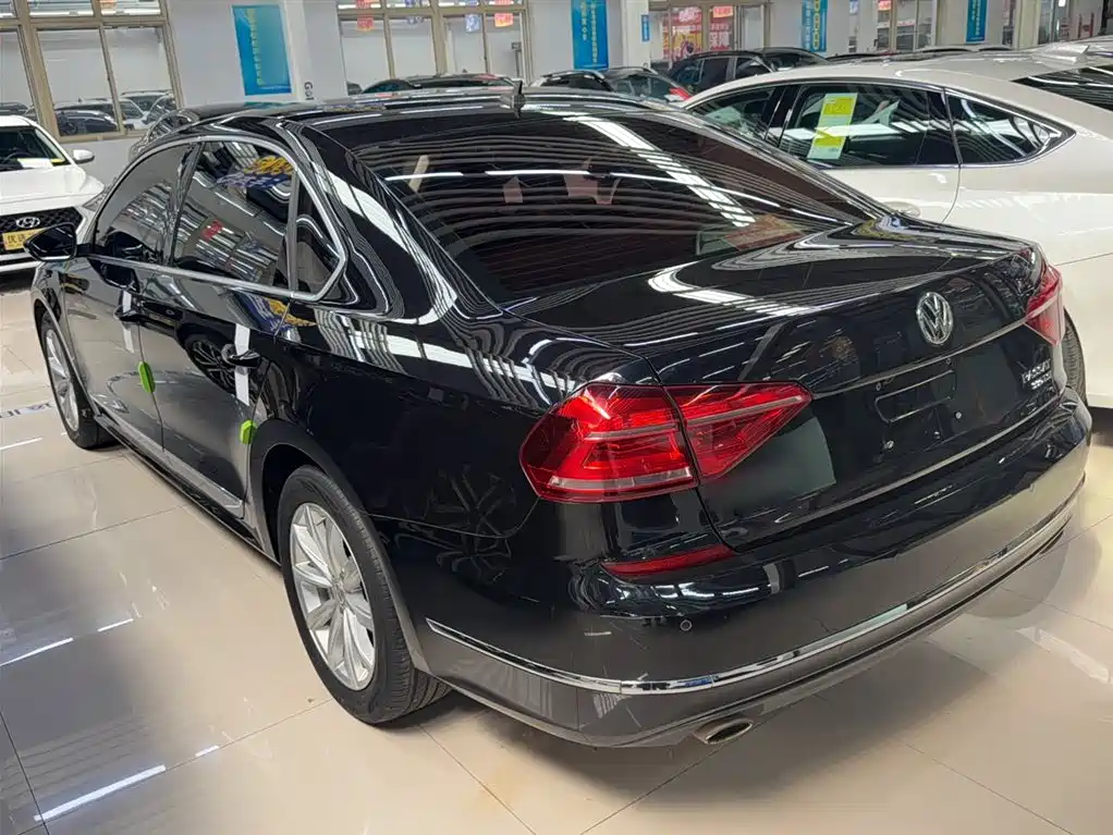 Volkswagen Passat 2017 — фото 10
