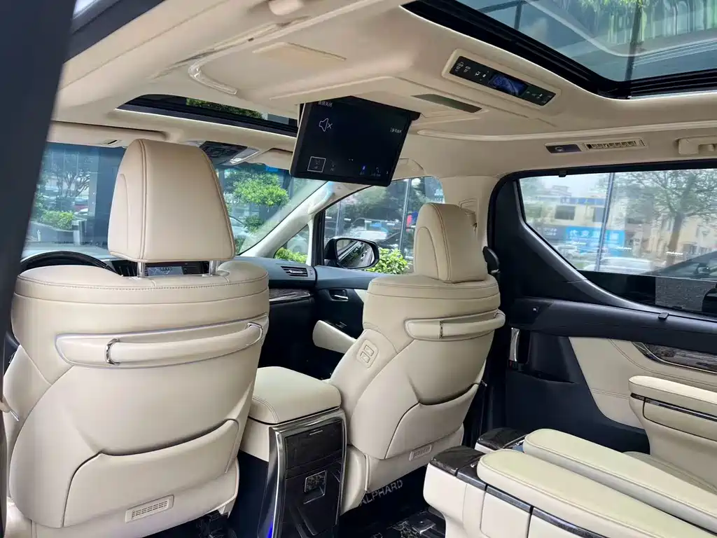 Toyota Alphard 2022 — фото 4