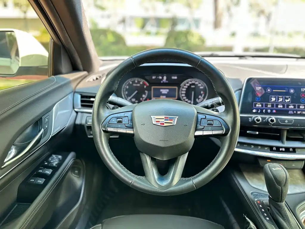 Cadillac CT4 2023 — фото 10