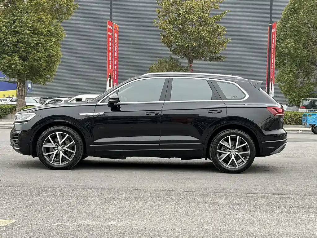 Volkswagen Touareg 2019 — фото 8