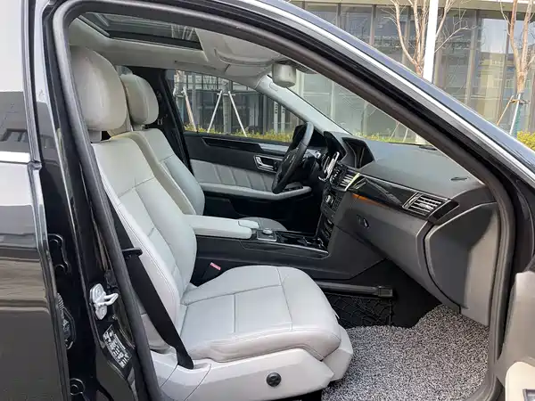 Mercedes-Benz E-Class 2010