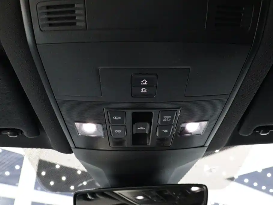 Volkswagen T-Roc 2023 — фото 13