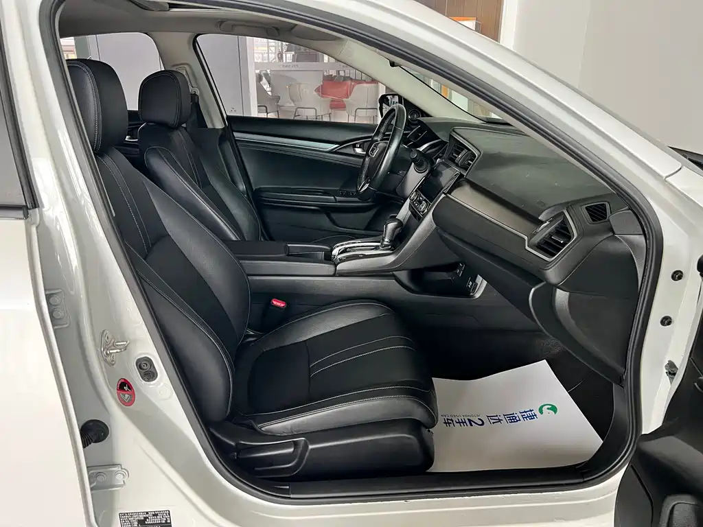 Honda Civic 2018 — фото 11