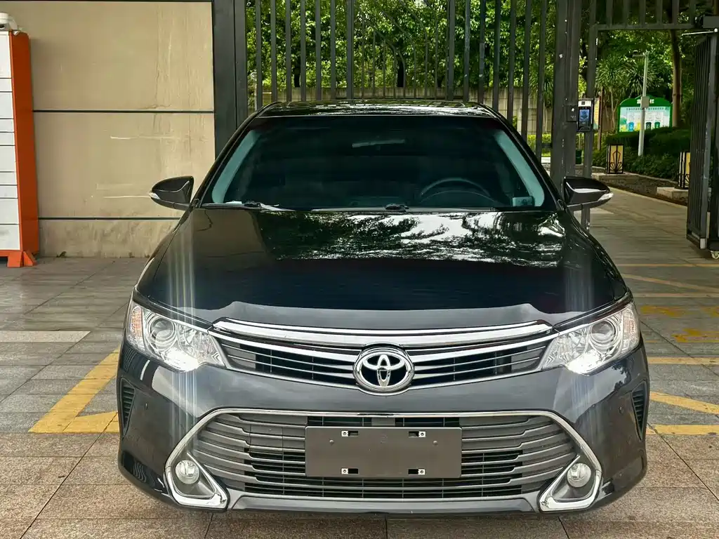 Toyota Camry 2016 — фото 2