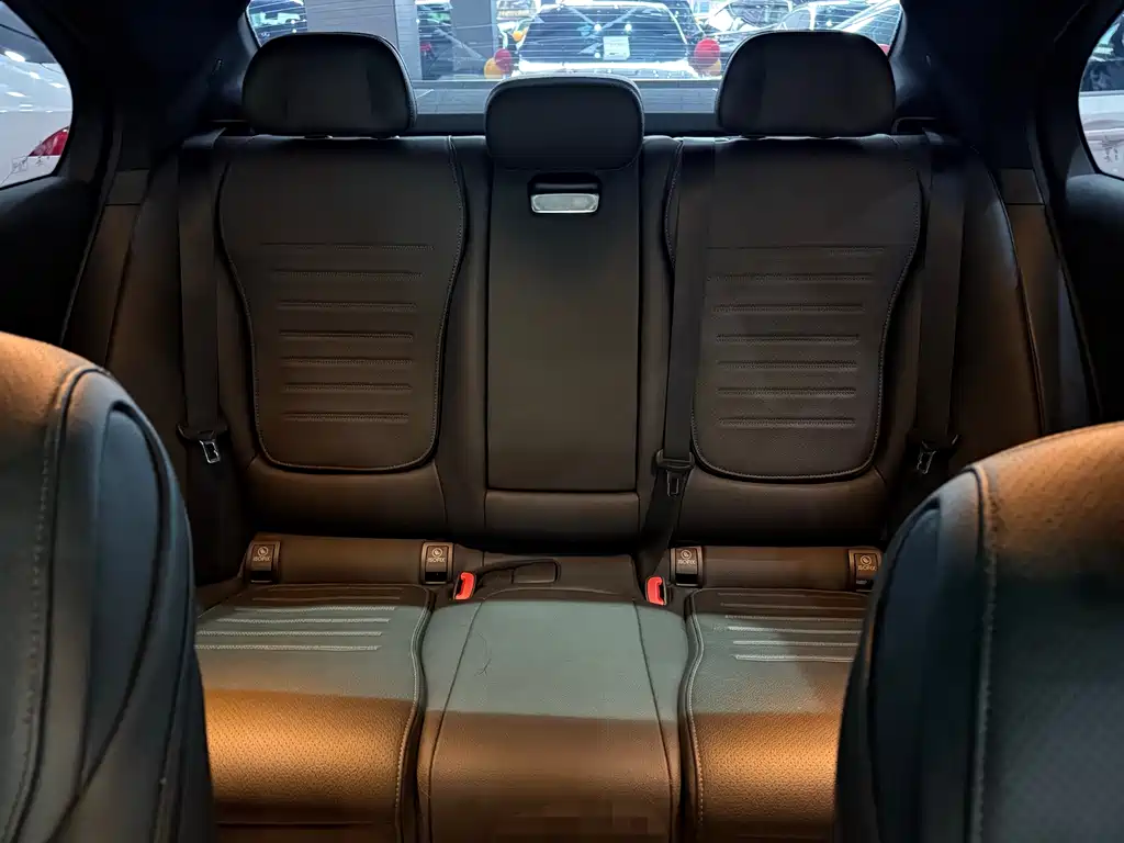 Mercedes-Benz C-Class 2023 — фото 6