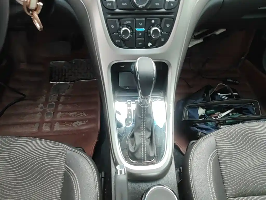 Buick Excelle 2015 — фото 14