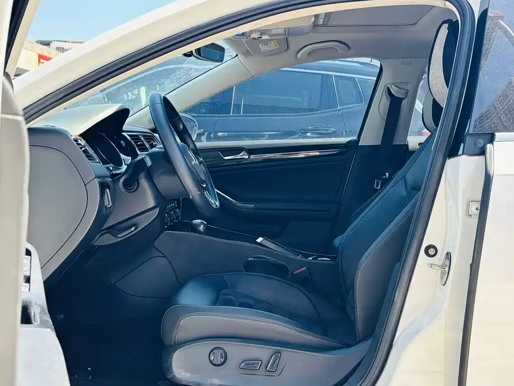 Volkswagen Sagitar 2019