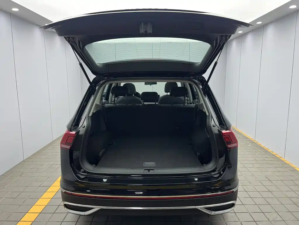 Volkswagen Tiguan L 2023 — фото 19