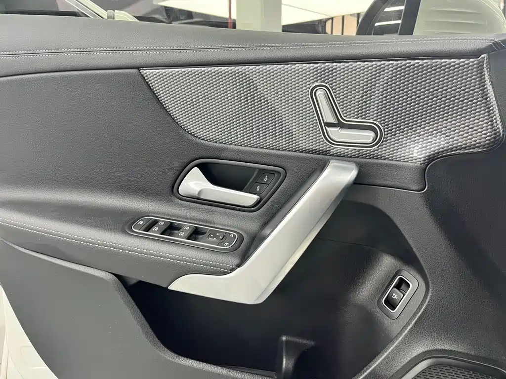 Mercedes-Benz A-Class 2022 — фото 14