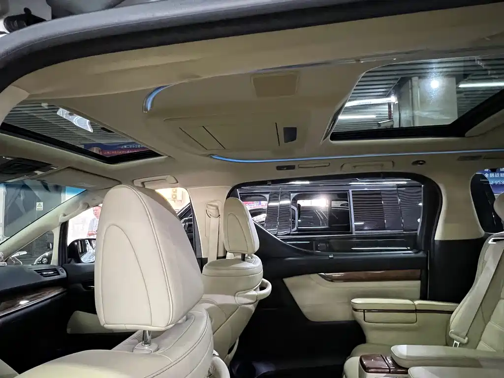 Toyota Alphard 2017 — фото 10
