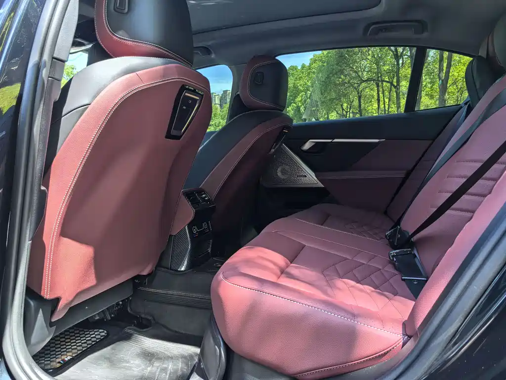 BMW 5 Series 2025