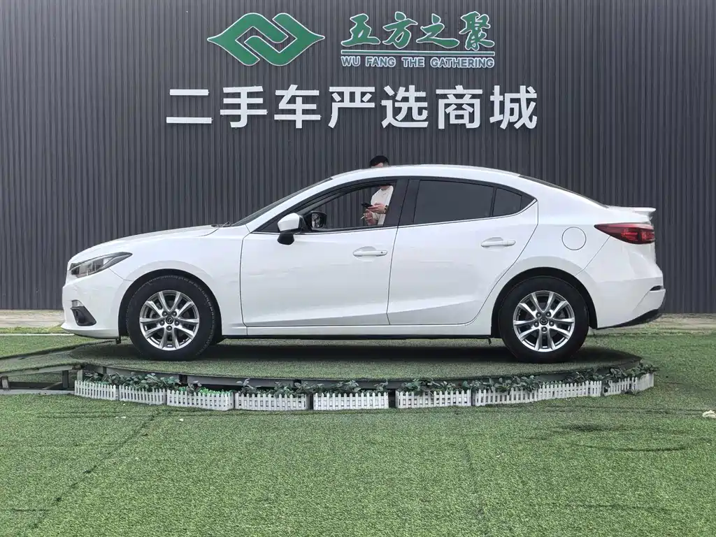 Mazda 3 Axela 2016 — фото 21