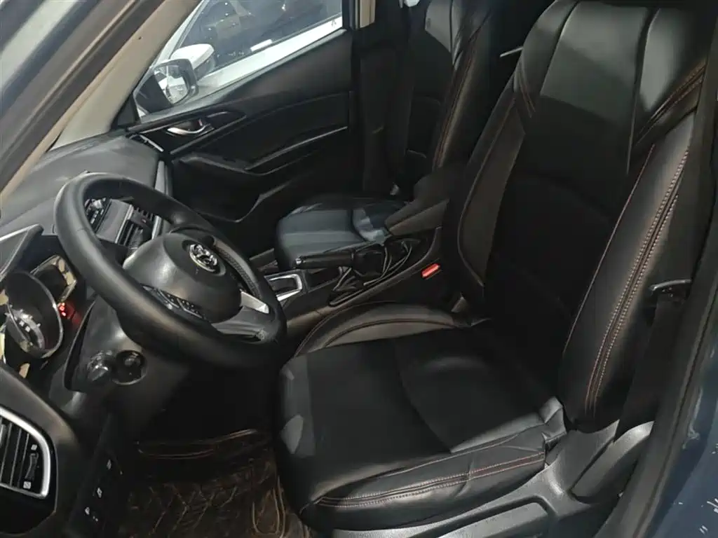 Mazda 3 Axela 2016 — фото 15