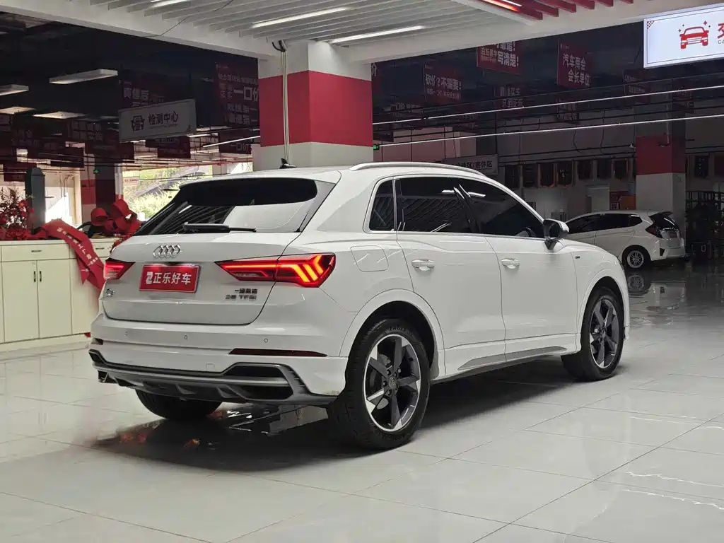 Audi Q3 2020 — фото 11