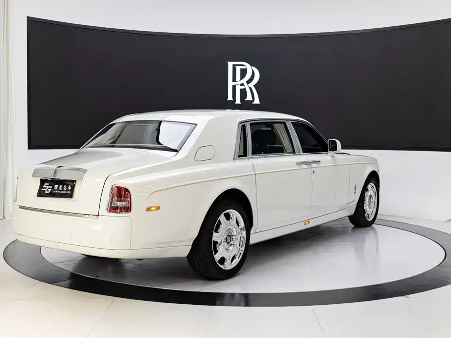 Rolls-Royce Phantom 2016 — фото 4