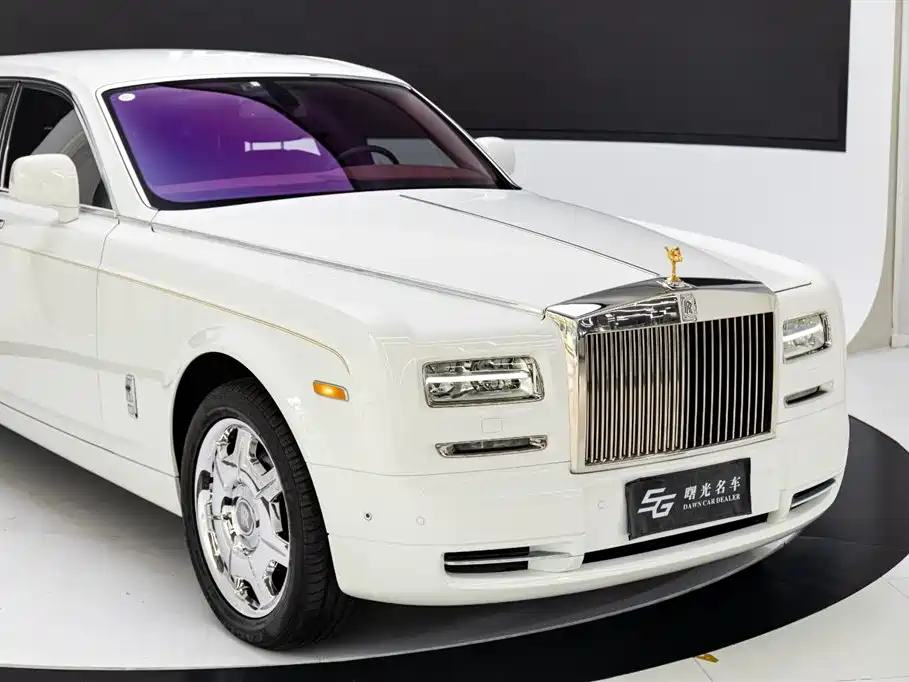 Rolls-Royce Phantom 2016 — фото 19