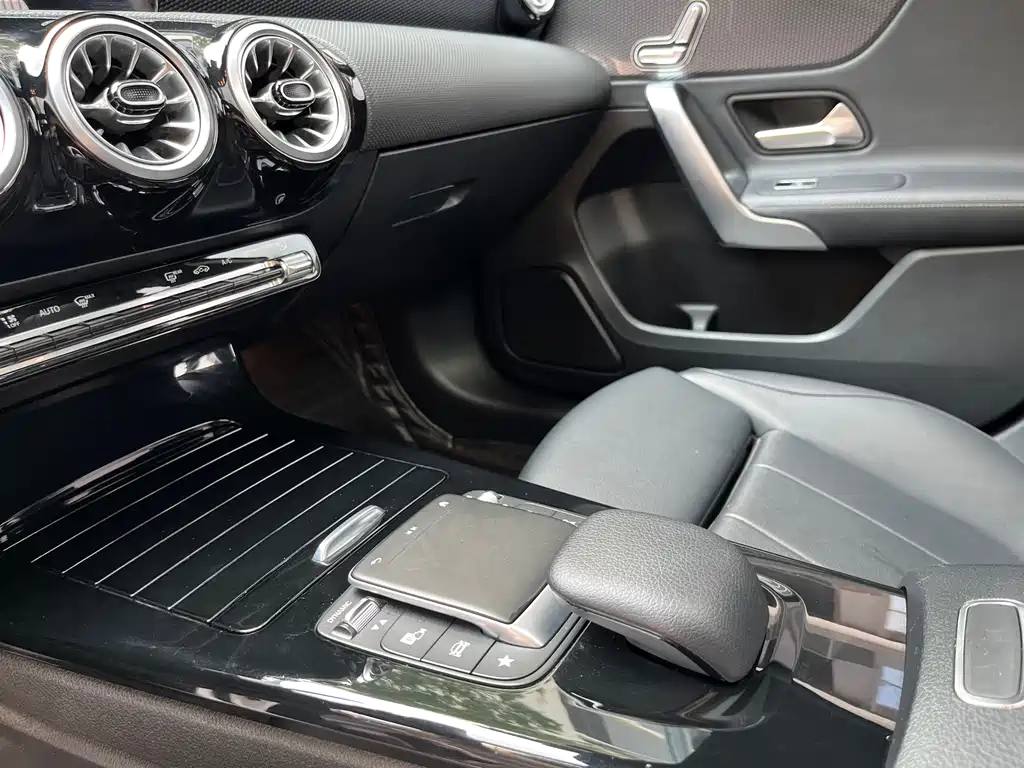 Mercedes-Benz A-Class 2022 — фото 14