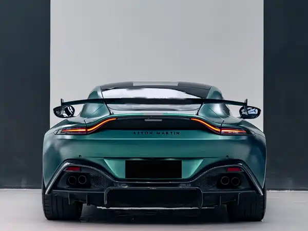 Aston Martin V8 Vantage 2023