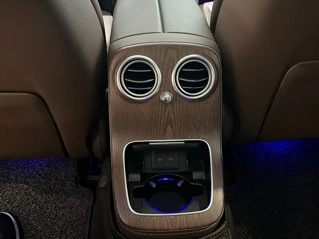 Mercedes-Benz E-Class 2023 — фото 9