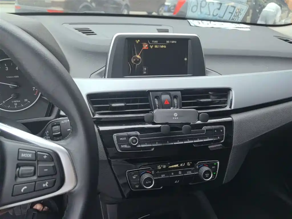 BMW X1 2017 — фото 13