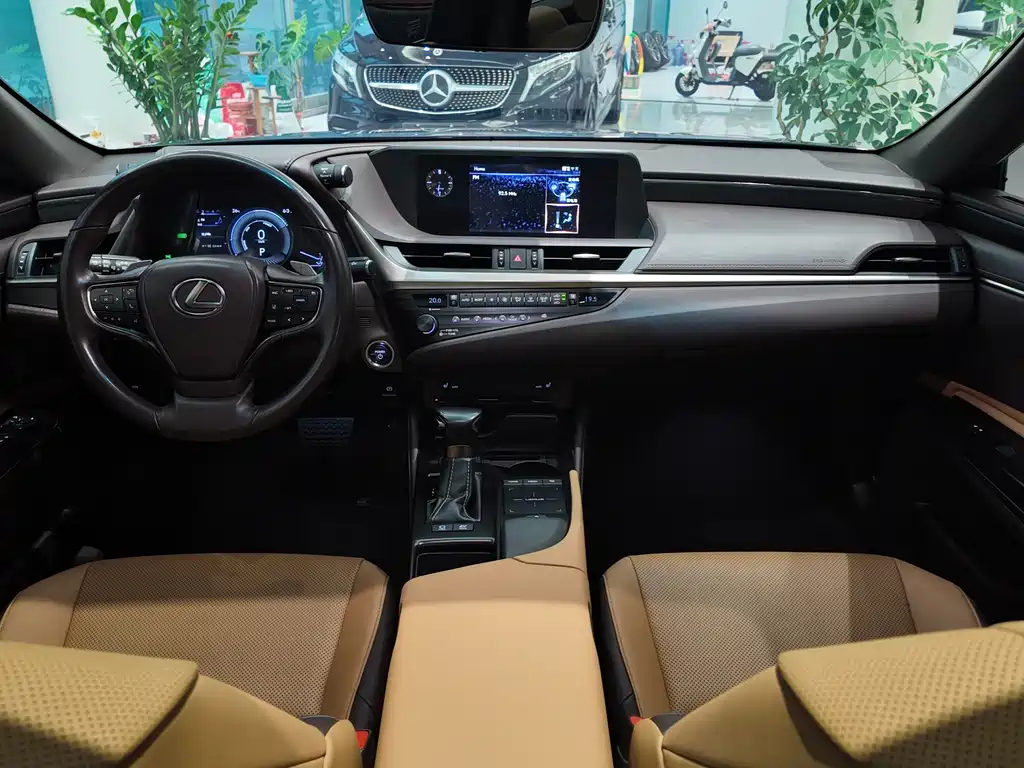 Lexus ES 2020 — фото 14