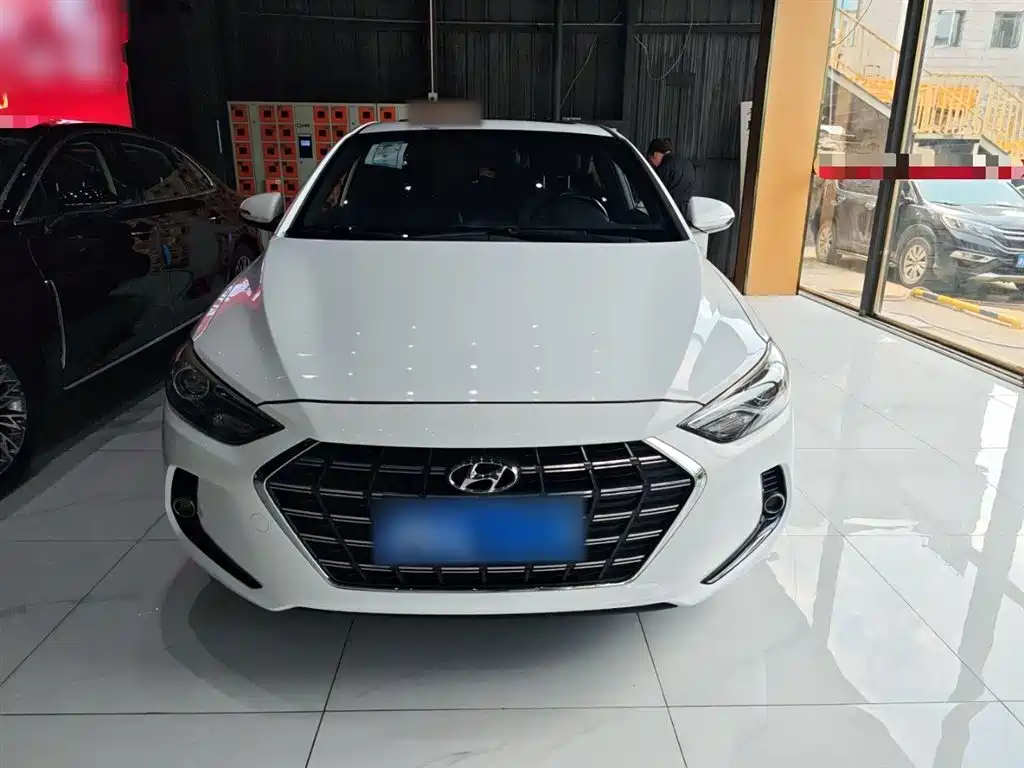 Hyundai Elantra 2020 — фото 4