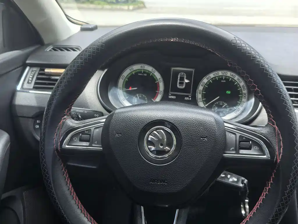 Skoda Octavia 2019 — фото 16