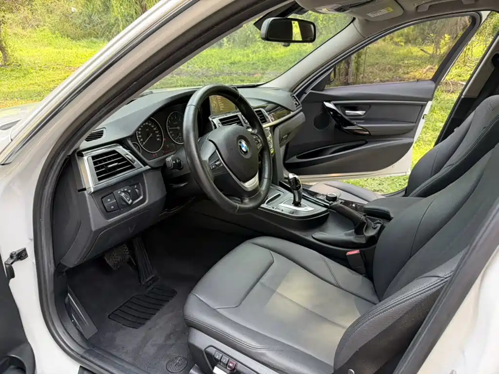BMW 3 Series 2016 — фото 12