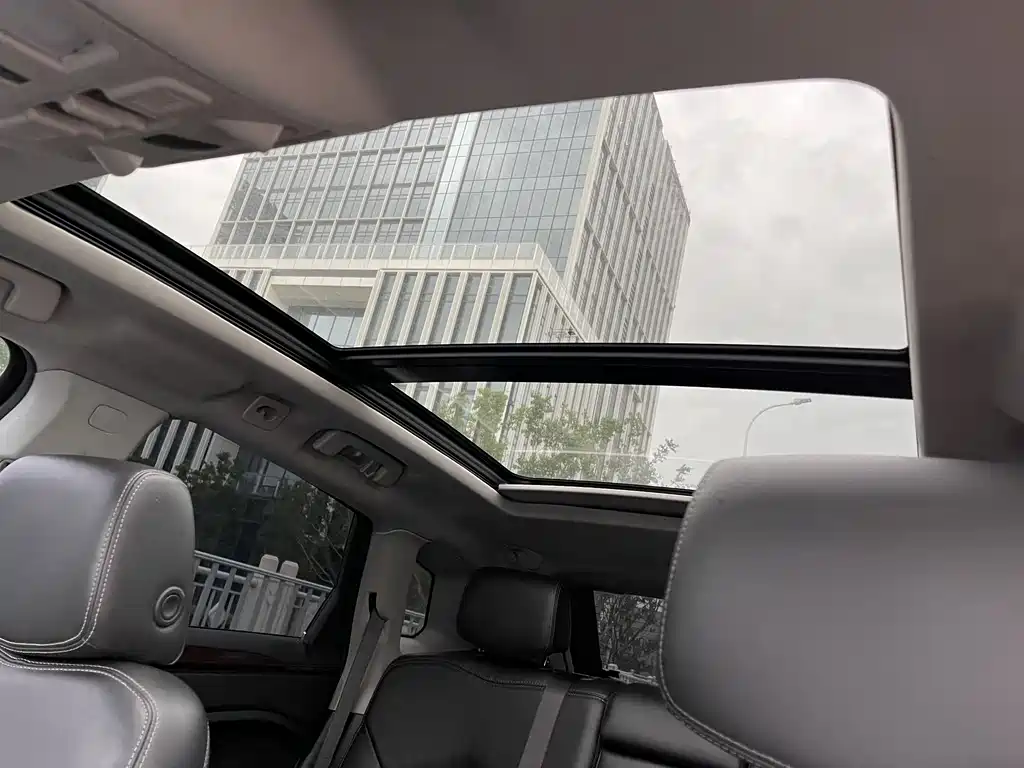 Cadillac SRX 2012 — фото 12