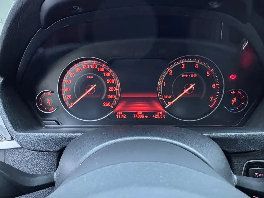BMW 3 Series 2018 — фото 13