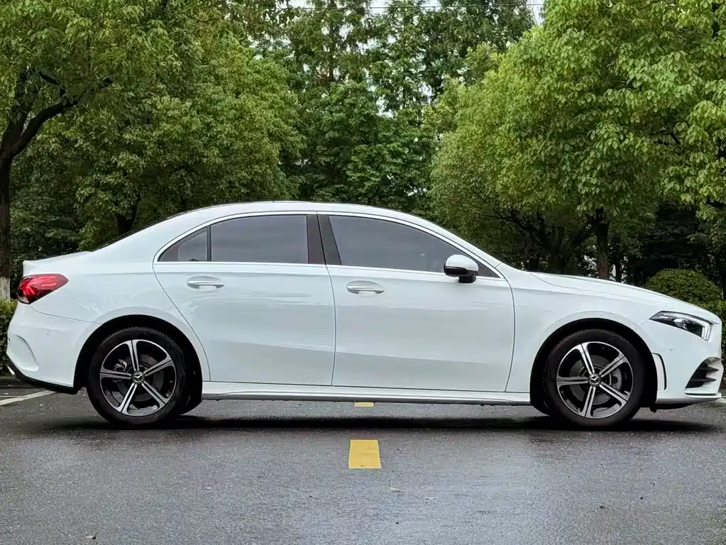 Mercedes-Benz A-Class 2023 — фото 4
