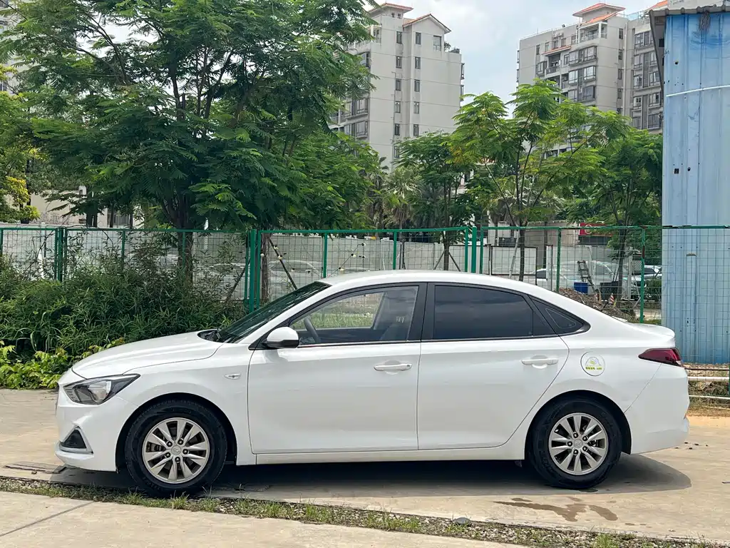 Hyundai Elantra 2020 — фото 3