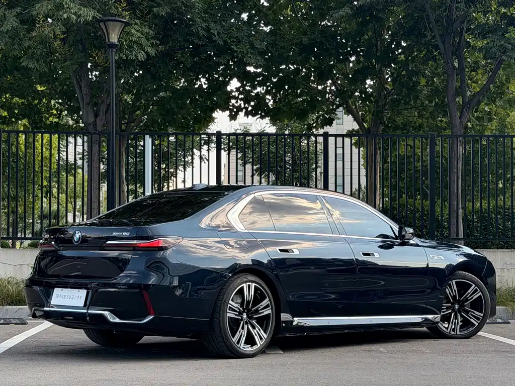 BMW i7 2023 — фото 2