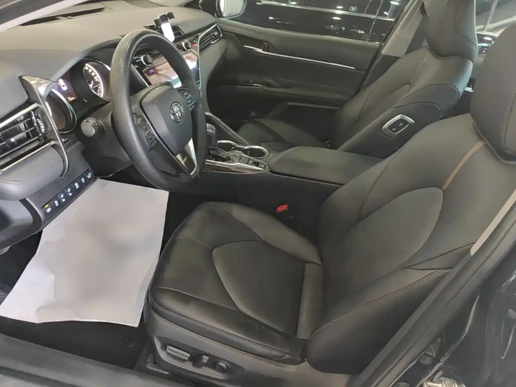 Toyota Camry 2019 — фото 15