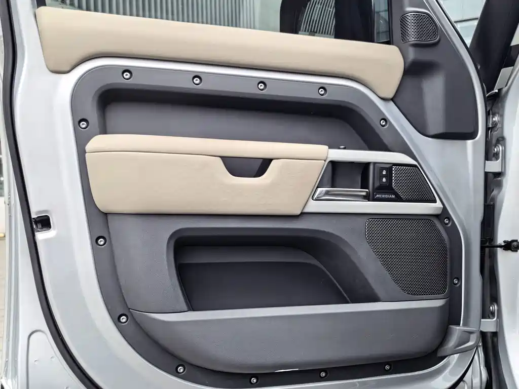 Land Rover Defender 2020 — фото 9