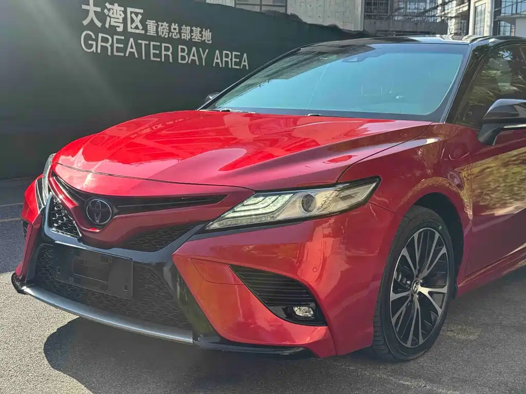 Toyota Camry 2018 — фото 25