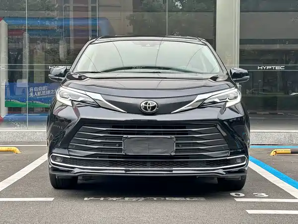 Toyota Sienna 2025