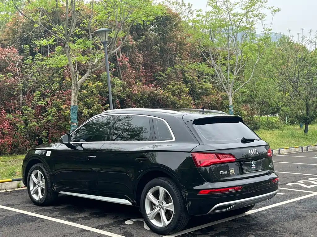Audi Q5L 2021 — фото 12