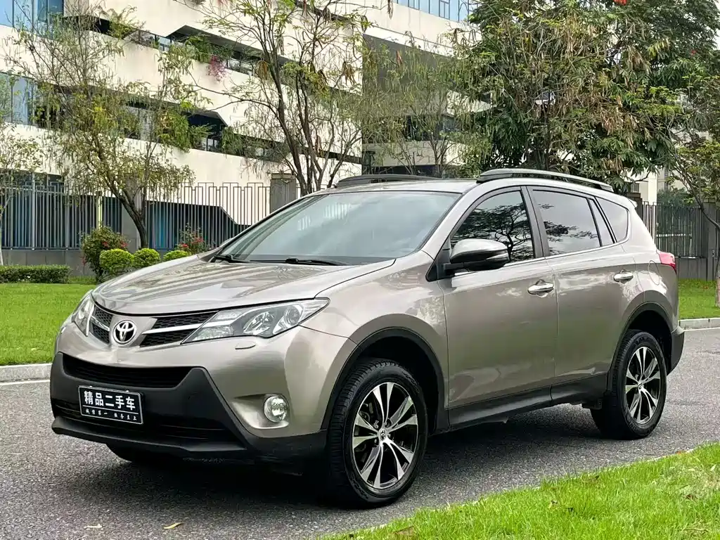 Toyota RAV4 2016 — фото 1