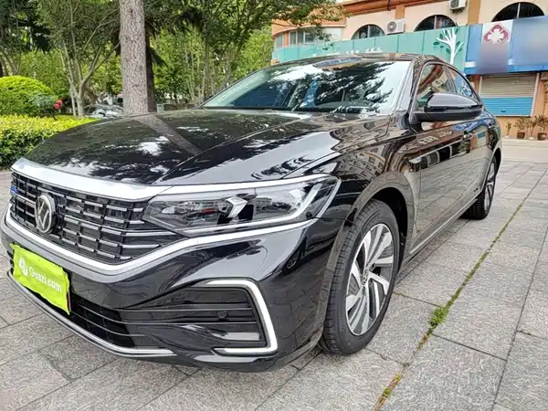 Volkswagen Passat Plug-In Hybrid 2022