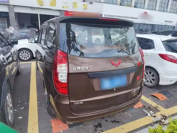 Wuling Hongguang 2015