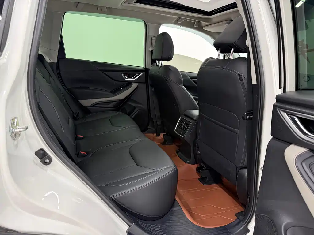 Subaru Forester 2023 — фото 14