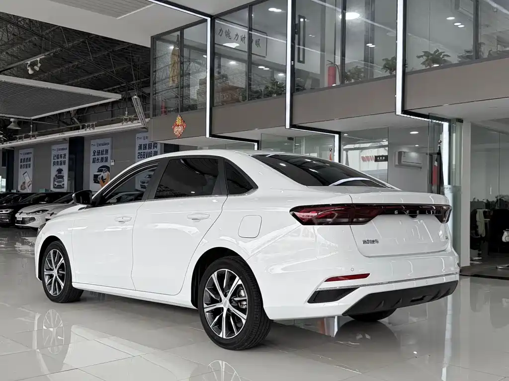 Geely Emgrand 2023 — фото 11