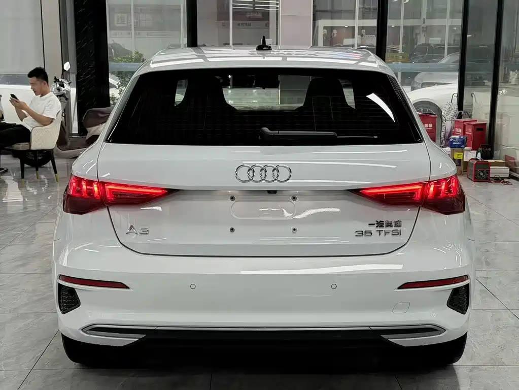 Audi A3 2023 — фото 11
