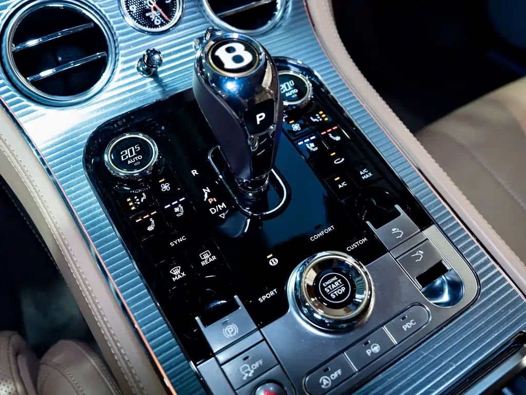 Bentley Continental 2020 — фото 18