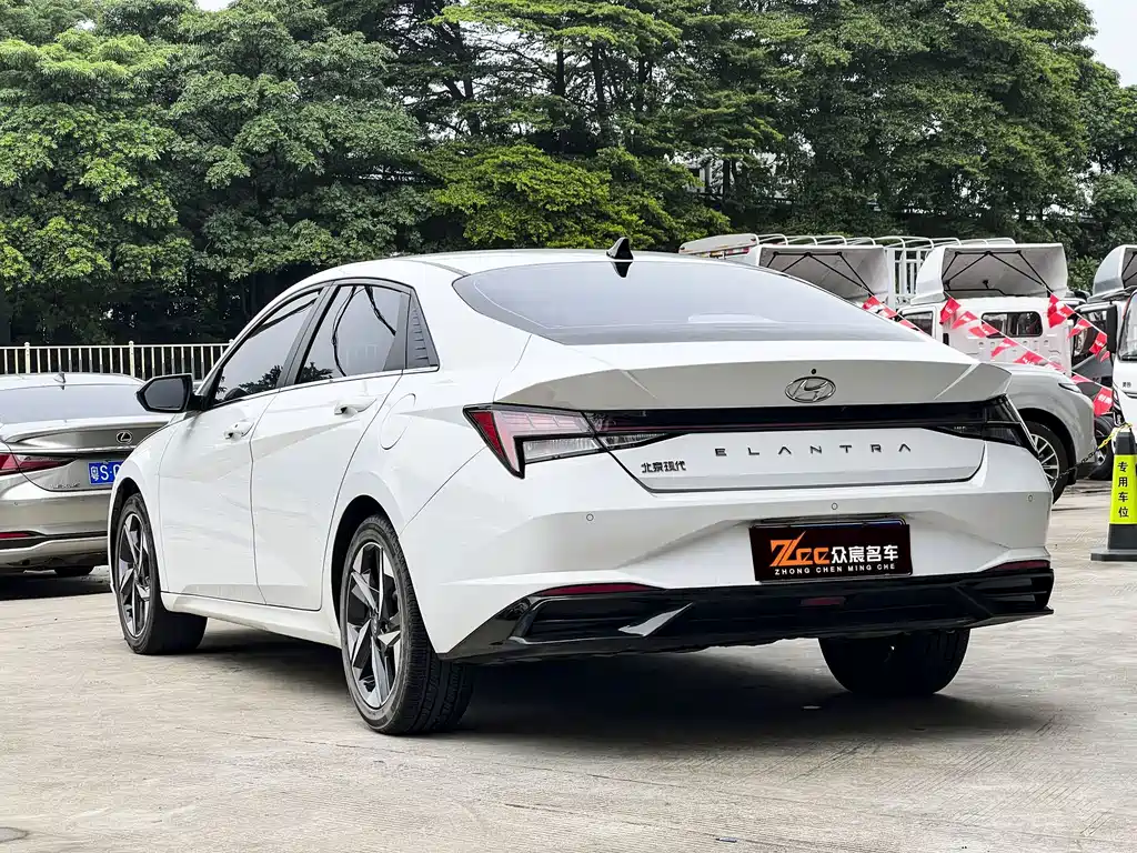 Hyundai Elantra 2022