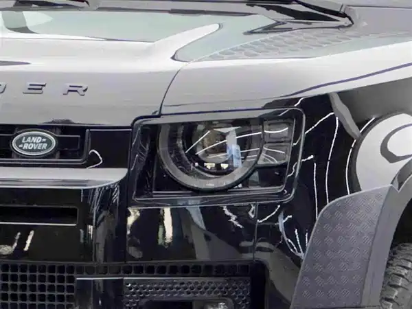 Land Rover Defender 2024
