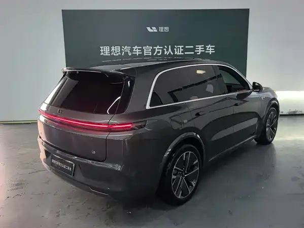 Li Auto L8 2025