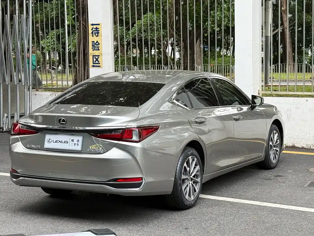 Lexus ES 2024 — фото 9