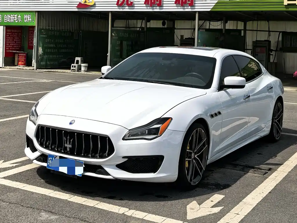 Maserati Quattroporte 2015 — фото 1